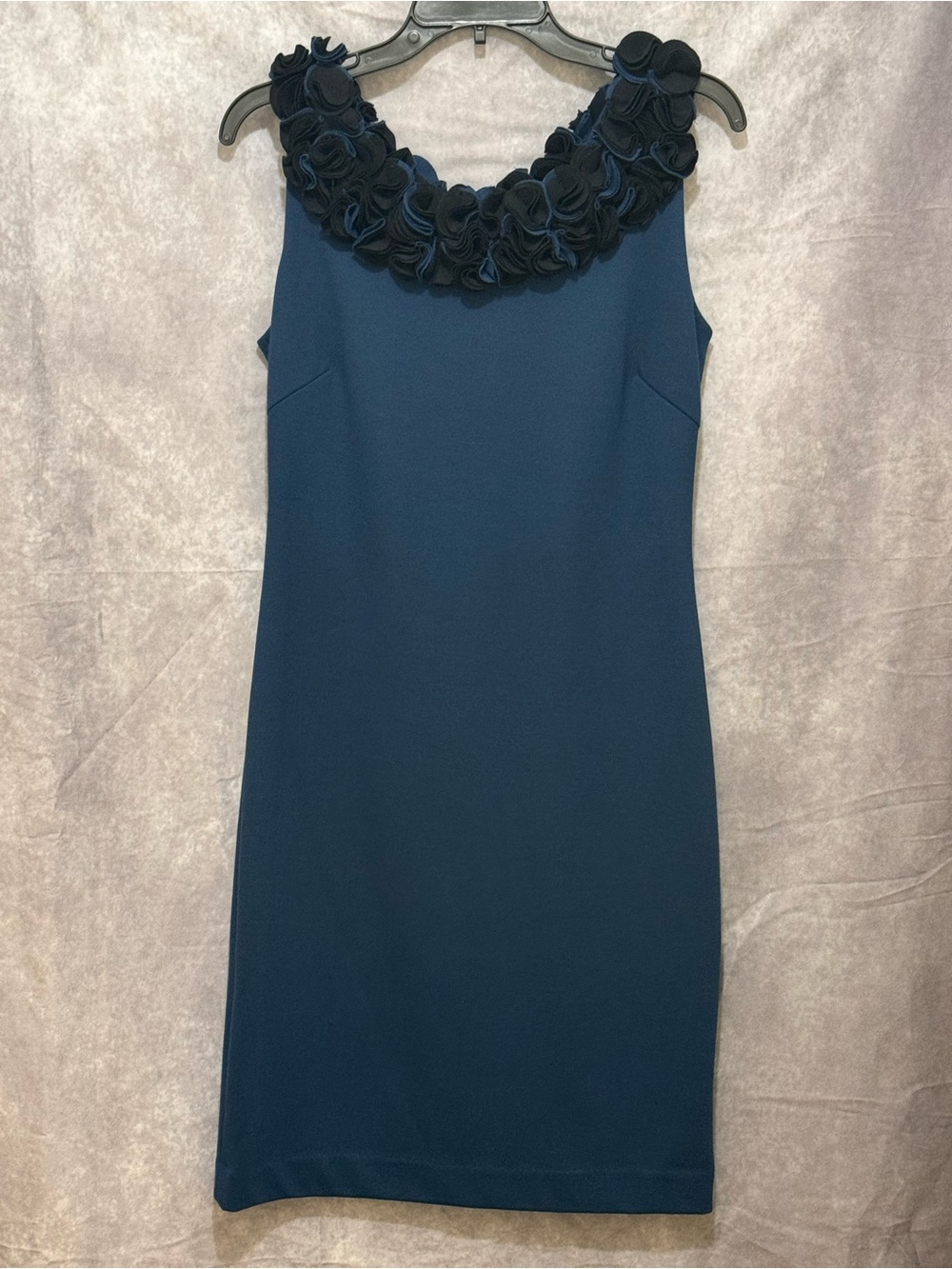 Adrienne Vittadini Size 4 Women's Sleeveless Sheath Blue Dress Ruffle Neckline